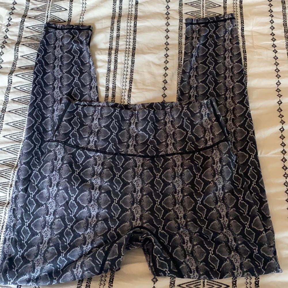 TIL YOU COLLAPSE EFFORTLESS SCRUNCH LEGGING